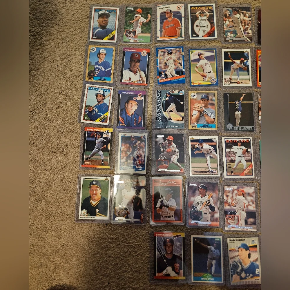 Lot of Baseball Cards - Picture 2 of 3